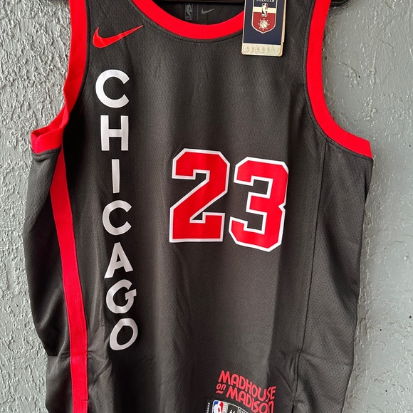 Chicago Bulls Michael Jordan Basketball Jersey - Picture 5 of 7